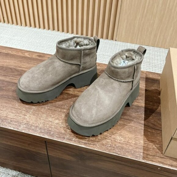 UGG Classic Ultra Mini New Heights Boot - Picture 1 of 9